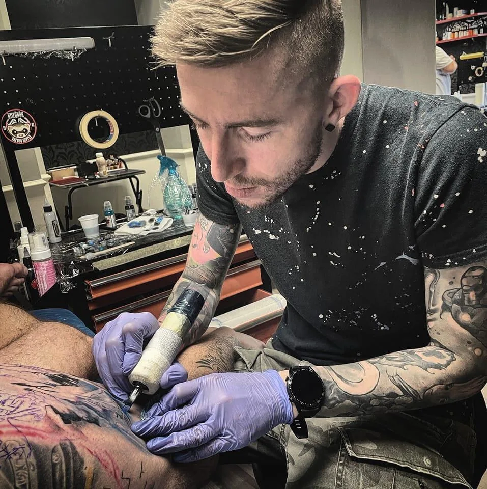 Bence, Tattoo-Artist bei Skin City Tattoo