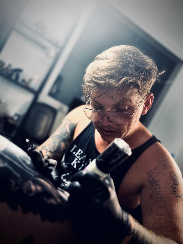 Lori, Tattoo-Artist bei Skin City Tattoo
